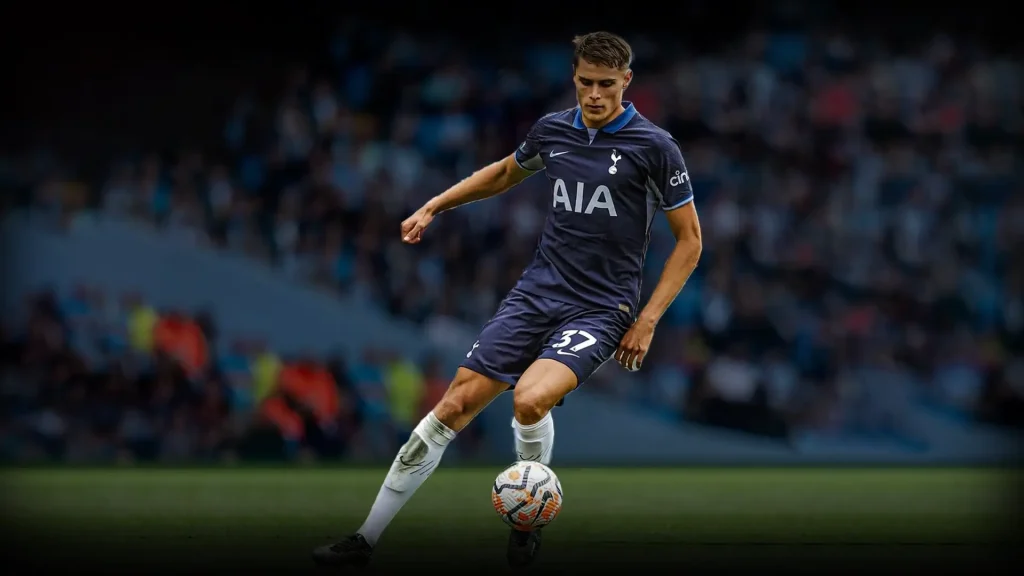 Micky van de Ve is one of the Best Defenders in the Premier League